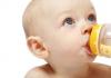 До каква възраст да храним децата с адаптирано мляко?